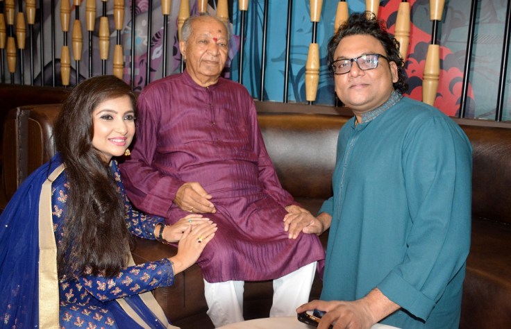 LR - Kaushiki Chakraborty, Pt Hariprasad Chaurasia &amp; Deepak Pandit